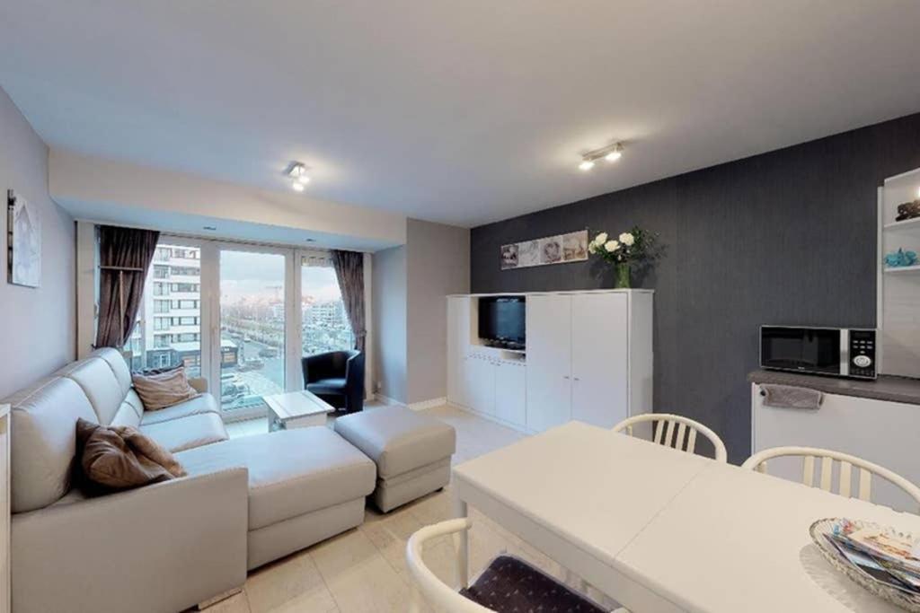 Studio Met Zeezicht Op Heldenplein Knokke-Heist Exterior photo
